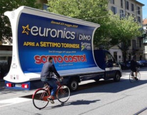 affissioni pubblicitarie sui camion vela a genova